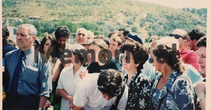 “Nata në vilën me xhaxhanë e vdekur dhe varrimin të nesërmen…”/ Dëshmia e nipit të ish-kryeministrit Shehu edhe për misterin e katër vetëvrasjeve në shtëpinë e tyre