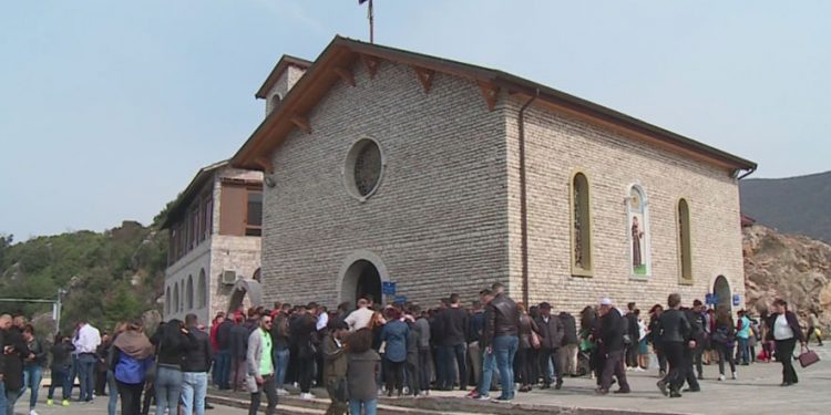Kurbini, me mrekullitë natyrore që ofron laguna e Patogut dhe malet mbi lumin Mat, agroturizmi e prodhimet bio, një parajsë turistike, sa afër dhe larg Tiranës! (fotot e rralla)