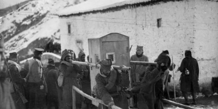 “Ushtarët serbë të mbushur me morra, me rroba të shqyera dhe pa këpucë, i dorëzonin armët për një pulë apo gjel deti, dhe…”/ Dëshmia e gjeneralit Italian, Emilio Bertotti
