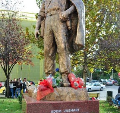 “Ju rrëfej për Jasharët dhe bacën Adem, mitin dhe legjendën e Ushtrisë Çlirimtare të Kosovës” / Intervista me gazetarin, shkrimtarin dhe analistin, Bedri Islami