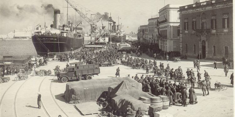 “Mbreti Zog i toleroi, kurse Enveri i vrau komunistët e vërtetë, si Zai Fundo, mbjellësin e vërtetë të farës bolshevike në vëndin t’onë….”/ Libri i publicistit në 1951-in në SHBA-ës