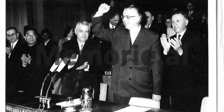 “Muzeu Historik Kombëtar nuk duhet të ketë xhamllik në katin e parë, që të duken si vitrina dyqanesh, por…”/ Fjala e Enverit në Byronë Politike