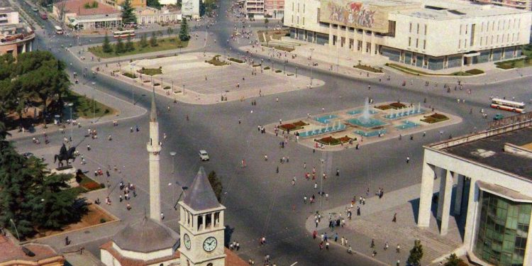 “Muzeu Historik Kombëtar nuk duhet të ketë xhamllik në katin e parë, që të duken si vitrina dyqanesh, por…”/ Fjala e Enverit në Byronë Politike