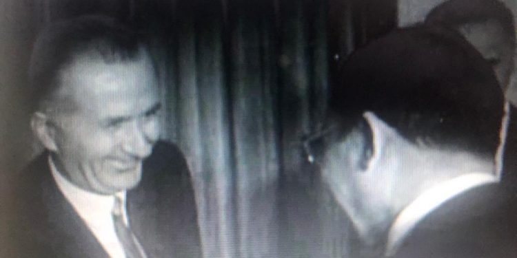 Letra e Enverit për Hrushovin: “Një ish-diplomat polak në Tiranë, hyri në përfaqësinë tonë në Varshavë dhe nxorri pistoletën për të vrarë ambasadorin, por…”