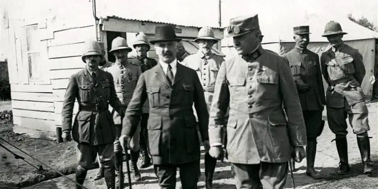 “Ushtarët serbë të mbushur me morra, me rroba të shqyera dhe pa këpucë, i dorëzonin armët për një pulë apo gjel deti, dhe…”/ Dëshmia e gjeneralit Italian, Emilio Bertotti