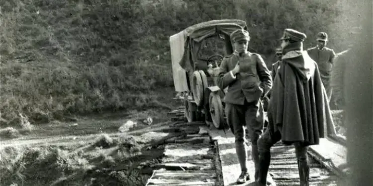 “Ushtarët serbë të mbushur me morra, me rroba të shqyera dhe pa këpucë, i dorëzonin armët për një pulë apo gjel deti, dhe…”/ Dëshmia e gjeneralit Italian, Emilio Bertotti