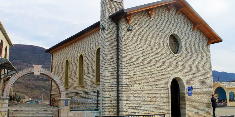 Kurbini, me mrekullitë natyrore që ofron laguna e Patogut dhe malet mbi lumin Mat, agroturizmi e prodhimet bio, një parajsë turistike, sa afër dhe larg Tiranës! (fotot e rralla)