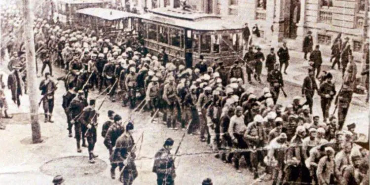 “Ushtarët serbë të mbushur me morra, me rroba të shqyera dhe pa këpucë, i dorëzonin armët për një pulë apo gjel deti, dhe…”/ Dëshmia e gjeneralit Italian, Emilio Bertotti
