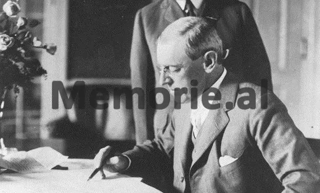 “Many nations have issued traitors, but there they are covered by the loyal majority, while in Albania ….” / The book of the publicist published in 1951 in the USA