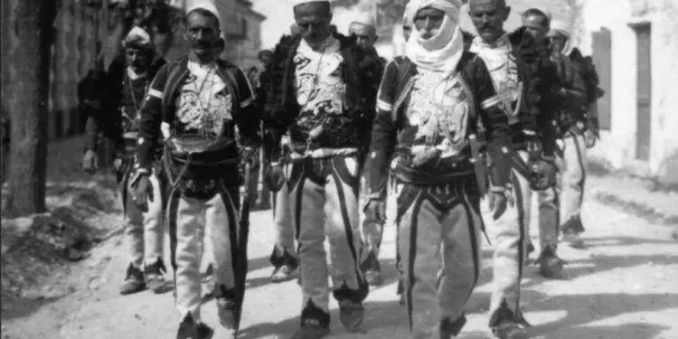 Kur malsorët e Hotit, Trieshit dhe Grudës, me në krye Patër Anton Harapin, Fishtën dhe Gurakuqin, në vitin 1918 i dërguan një memorandum Kancelarive të Perëndimit