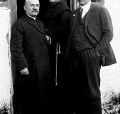 Kur malsorët e Hotit, Trieshit dhe Grudës, me në krye Patër Anton Harapin, Fishtën dhe Gurakuqin, në vitin 1918 i dërguan një memorandum Kancelarive të Perëndimit