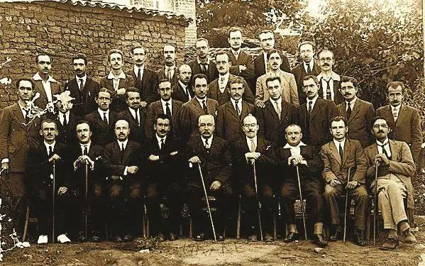 “Babai im, ish-kryeministër, senator dhe komandant i Luftës së Vlorës, në shenjë hakmarrje u vra nga italianët në ‘43-in, por komunistët, na…”/ Historia tragjike e familjes Koculli