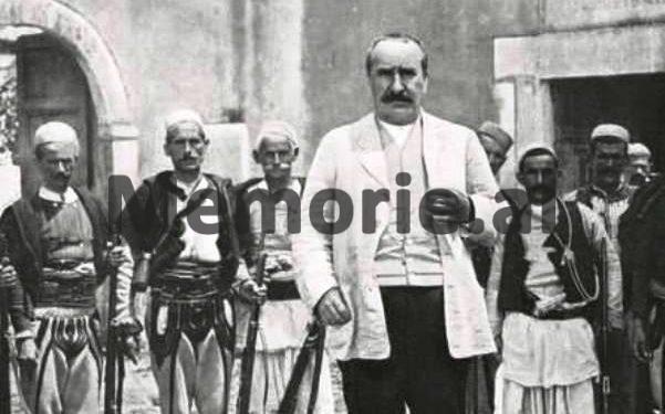 “Kur gjyshin e dënuan me 101 vite dhe të birin e tij, me vdekje, ai i kërkoi gjykatës, që ai të pushkatohej e të birit t’i falej jeta dhe Aranit Çela e pranoi…”/ Ngjarja e rrallë e familjes Gjonmarkaj