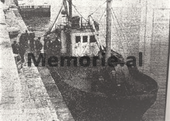 La Gazzetta del Mezzogiorno: “Kapiteni i “Dukati”-it u la i lirë nga gjykata e Brindisit, pasi në Durrës ai jetonte 17 vetë në dy dhoma…”/ Arratisja e bujshme në ’89-ën