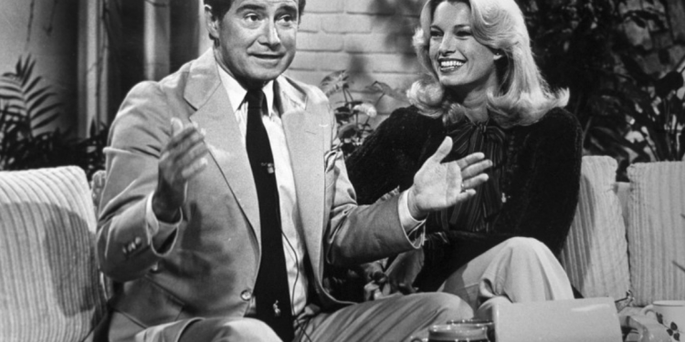 SHUHET ARBËRESHI REGIS PHILBIN – LEGJENDA E TELEVIZIONIT AMERIKAN