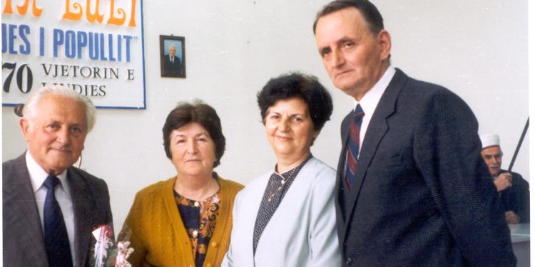 “Zoti kryeministër, jam shumë mirë në burg, s‘kërkoj asgjë…“/ Historia e panjohur e Izet Bebeziqit gazetarit erudit, që u burgos në tre regjime