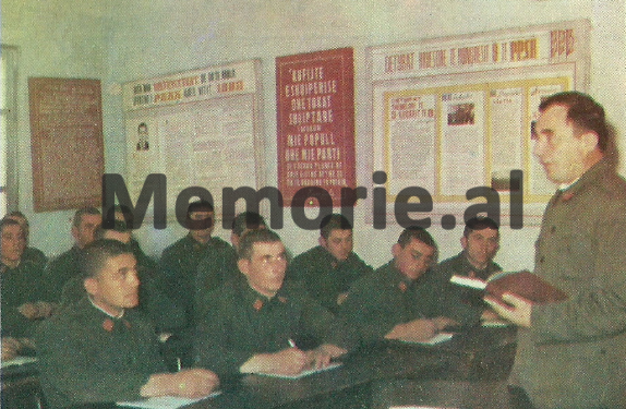 “Në Durrës ka agjentura të huaja, peshkatarët tanë shkëmbejnë plaçka me italianët në det dhe…”/ Raporti “sekret” për Ramiz Alinë