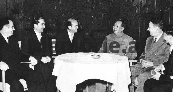 “Shoku Enver, t’ua bëjmë kinezëve siç i’a bëmë Hrushovit, që ta marrë vesh bota se me shqiptarët s’bëhet shaka, sepse…”/ Letra e Hysni Kapos në korrik 1978