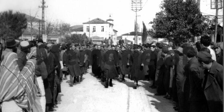 “Pjerin Kçira, ish-hetues i pushkatuem për shpërndarje traktesh kundra pushtetit, tha në gjyq: ‘armët në Kishë i ka fut Sigurimi…”/ Dëshmia e Padër Leon Kabashit