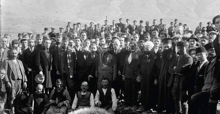 “Vëllai im ishte sekretar gjyqi, por u pushkatua se hodhi një trakt në Tiranë, ku denoncoi…” / Ngjarja tragjike ku Koci Xoxe i premtoi të ëmës se do i falej jeta