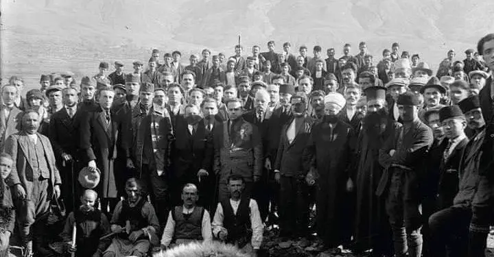 “Vëllai im ishte sekretar gjyqi, por u pushkatua se hodhi një trakt në Tiranë, ku denoncoi…” / Ngjarja tragjike ku Koci Xoxe i premtoi të ëmës se do i falej jeta