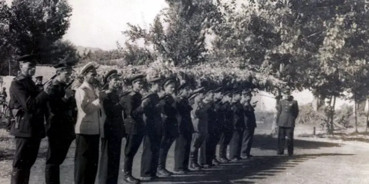 “Pasi se realizuan dot atentatin ndaj shokut Enver në ‘Bllok’, vendosën të vrisnin ministrin Hazbiu …”/ Zbulohet dosja e 7 gazetarëve, ushtarakëve dhe artistëve disident