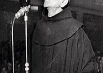 “Patër Anton Harapi që gjykohet n’kët sallë ku ngjan se çdo za njerziet s’ka ma vend, është një shqiptar i kulluar…”/ Mbrojtja në “Gjyqin e Regjencës” në ’46-ën