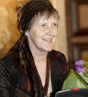 “Shqipëria Veriore nga Petrela në Jezercë-Një copë Europë Jugore e harruar”/ Albumi Dr. Graff, humanistes austriake e dekoruar nga Helmut Khol dhe Gorbaçov