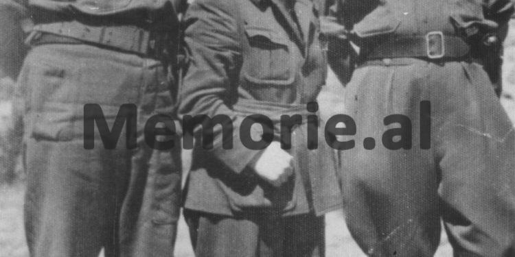 “Aspiratë maniake për madhështi, mosbesues, paranojak dhe…”,/ Zbulohet libri “Shqipëria nën hijen e një tirani”, për Enver Hoxhën që u dērgua në ‘84-ën në disa ambasada në Algjer