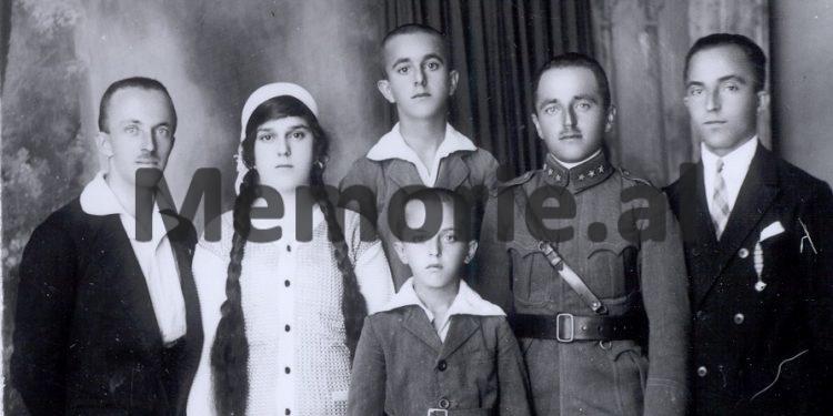 Saga e familjes shkodrane / Nga komandant të Kalasë së Podgoricës, adjutant të Sulltanit dhe miq të Ataturkut, prefektë të Monarkisë, e deri në anijet kozmike në SHBA-ës