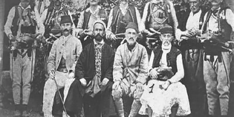 Historia e Bajraktarit të Hotit, që sfidoi 3 pushtete: UDB-në në Damask, burgjet e Austrisë dhe terrorin komunist: / Im atë, ish-oficer i Zogut…