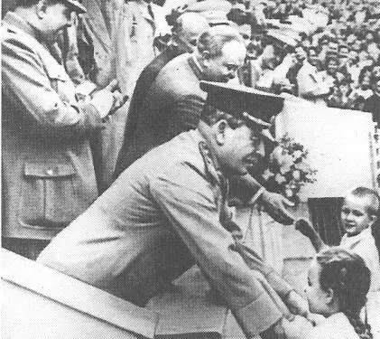 “Në ’46-ën kur isha në kampin e Santa-Farës, me sugjerimin e Toliatit, i bëra letër Stalinit, ku për Enverin i shkruaja…”/ Dëshmia e rrallë e ballistit të arratisur