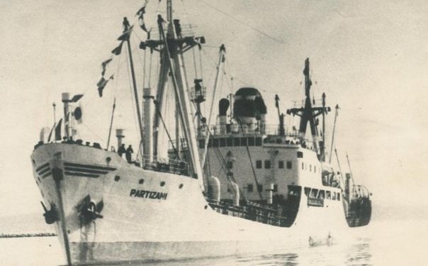 Arratisja e bujshme e ’89-s: “Dilni ju çuna shikoni Evropë me sy, në Brindisi do shohim televizor pa antenë dhe…”/ Raporti sekret për Ramiz Alinë