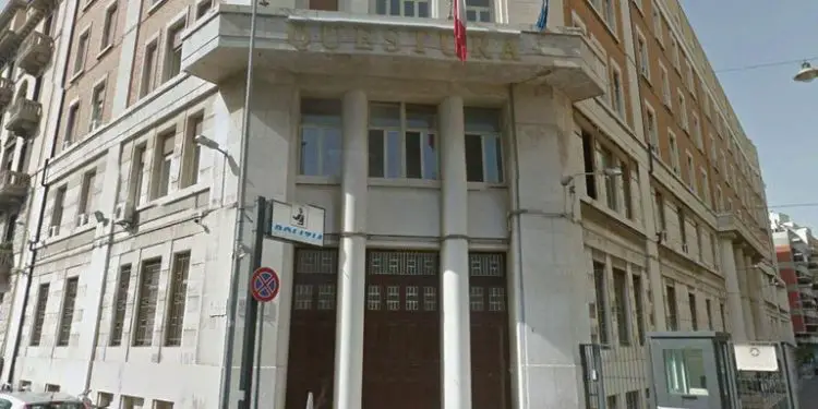 La Gazzetta del Mezzogiorno: “Kapiteni i “Dukati”-it u la i lirë nga gjykata e Brindisit, pasi në Durrës ai jetonte 17 vetë në dy dhoma…”/ Arratisja e bujshme në ’89-ën