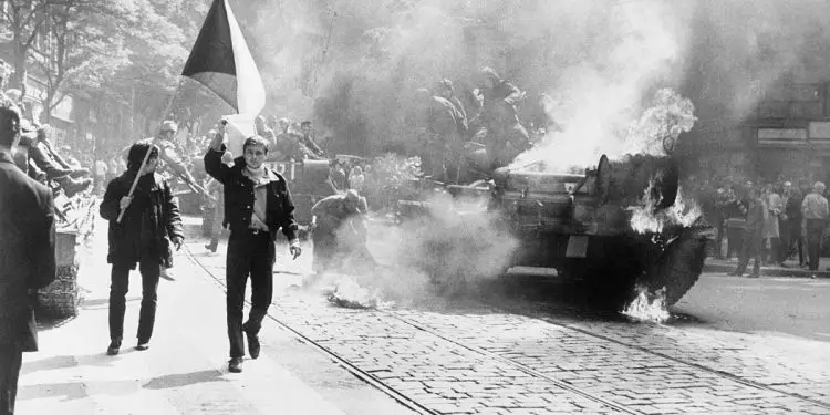 Ditari sekret i Enverit: “Sot revizionistët sovjetik, invaduan ushtarakisht Çekosllavaki dhe…”/ Ç’farë shkruante udhëheqësi komunist më 21 gusht 1968?