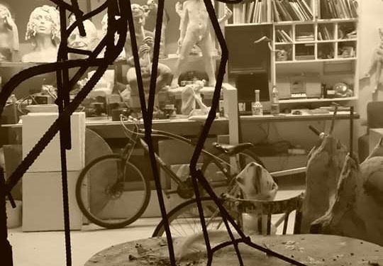 “Ben Bajo iku! Turp për këtë vend që melhemet i përdor për të shëruar dallkaukët…!”