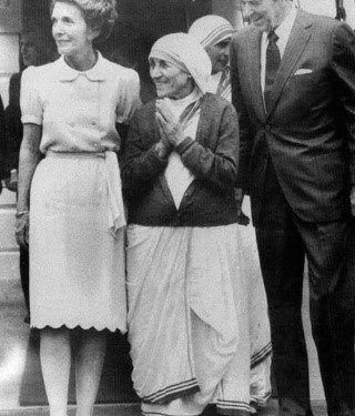 Një udhëtim virtual me Shenjtoren në kohë, nga një cep i botës në tjetrin