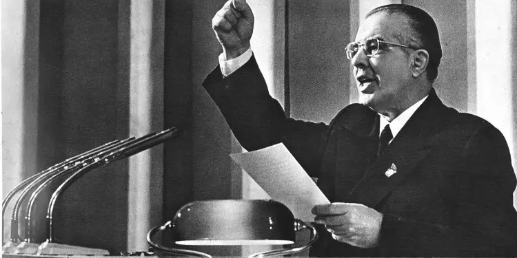 Ditari sekret i Enverit: “Sot revizionistët sovjetik, invaduan ushtarakisht Çekosllavaki dhe…”/ Ç’farë shkruante udhëheqësi komunist më 21 gusht 1968?