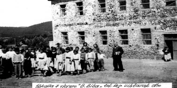 “E ke shkruar gabim adresën, duhet: ‘shokut Enver Hoxha….’, i tha çentralisti Rrëshenit, gruas që…”/ Ngjarja e panjohur me Musine Kokalarin?