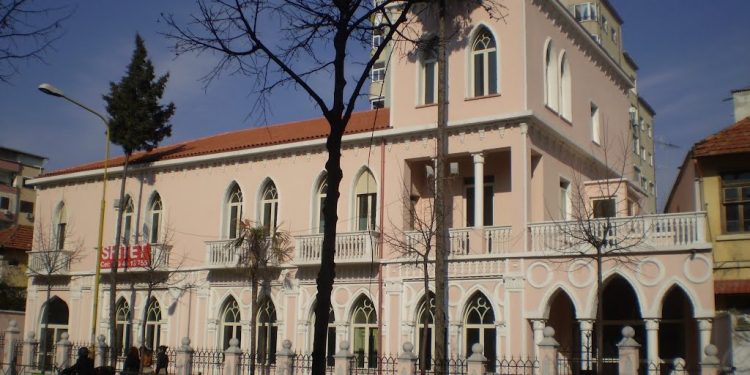 Përgjimet e ‘Shtëpisë me gjethe’ pas ngjarjeve të Çekisë: “Sekretari ambasadës rumune, George Miku, tha se qeveria shqiptare…”/ Raporti sekret i 27 gushtit 1968