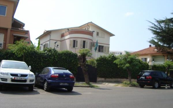 Përgjimet e ‘Shtëpisë me gjethe’ pas ngjarjeve të Çekisë: “Sekretari ambasadës rumune, George Miku, tha se qeveria shqiptare…”/ Raporti sekret i 27 gushtit 1968