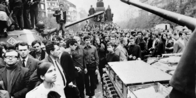 Ditari sekret i Enverit: “Sot revizionistët sovjetik, invaduan ushtarakisht Çekosllavaki dhe…”/ Ç’farë shkruante udhëheqësi komunist më 21 gusht 1968?