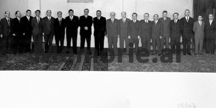 “Ju tregoj raportet që babai kishte me Enverin, Hysniun, Mehmetin, përse e eliminuan dhe kush e sulmoi…”/ Dëshmia e rrallë e djalit të ish-ministrit Beqir Balluku