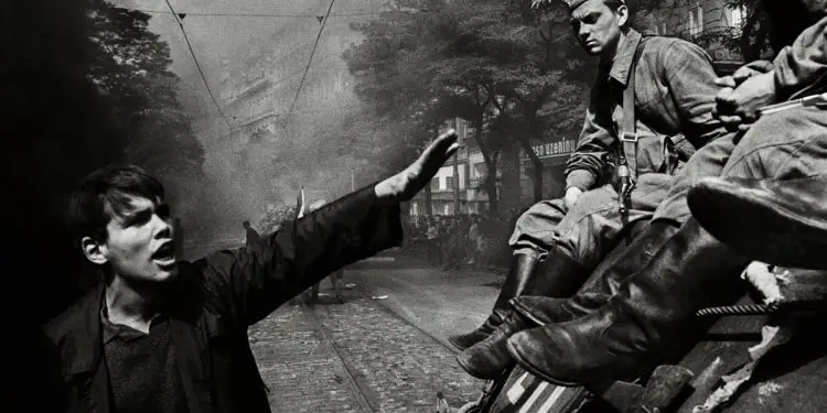 Ditari sekret i Enverit: “Sot revizionistët sovjetik, invaduan ushtarakisht Çekosllavaki dhe…”/ Ç’farë shkruante udhëheqësi komunist më 21 gusht 1968?