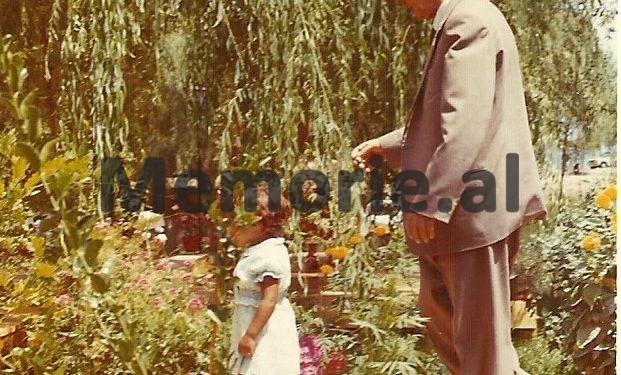 Letra për Ramizin: “Një element armik në Durrës, thotë se Enveri ka 4-5 vila, kurse ne inxhinierët s’kemi as biçikletë dhe…” Raporti “Tepër sekret” i Sigurimit, pas ngjarjeve në Çekosllovaki