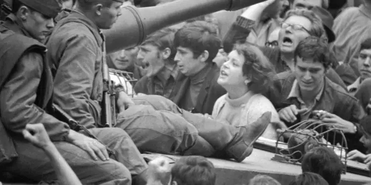 Ditari sekret i Enverit: “Sot revizionistët sovjetik, invaduan ushtarakisht Çekosllavaki dhe…”/ Ç’farë shkruante udhëheqësi komunist më 21 gusht 1968?