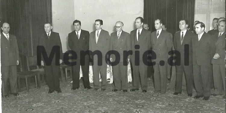 “Ja pse Enveri nuk e arrestoi babanë në plenum si të tjerët, por në Selenicë, ku Forcat Speciale…”/ Dëshmia e djalit të ish-ministrit të Mbrojtjes