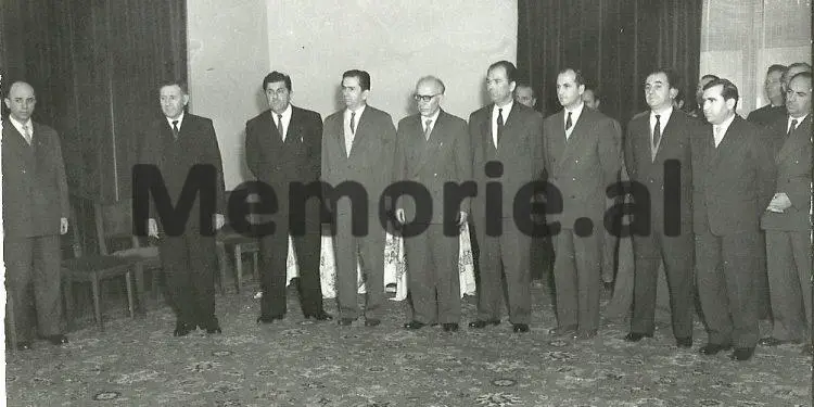 “Ja pse Enveri nuk e arrestoi babanë në plenum si të tjerët, por në Selenicë, ku Forcat Speciale…”/ Dëshmia e djalit të ish-ministrit të Mbrojtjes
