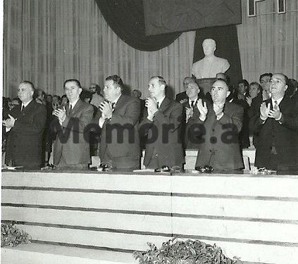 “Ja pse Enveri nuk e arrestoi babanë në plenum si të tjerët, por në Selenicë, ku Forcat Speciale…”/ Dëshmia e djalit të ish-ministrit të Mbrojtjes