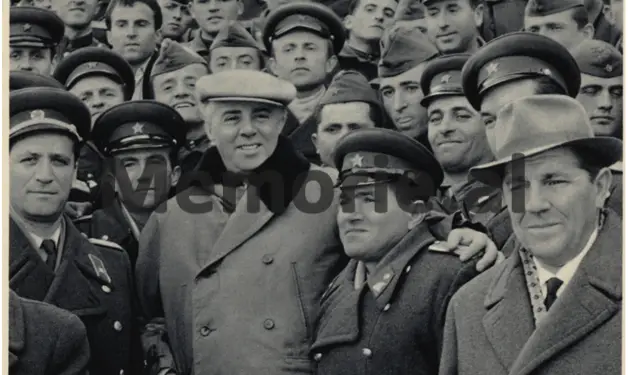 “Ju tregoj raportet që babai kishte me Enverin, Hysniun, Mehmetin, përse e eliminuan dhe kush e sulmoi…”/ Dëshmia e rrallë e djalit të ish-ministrit Beqir Balluku